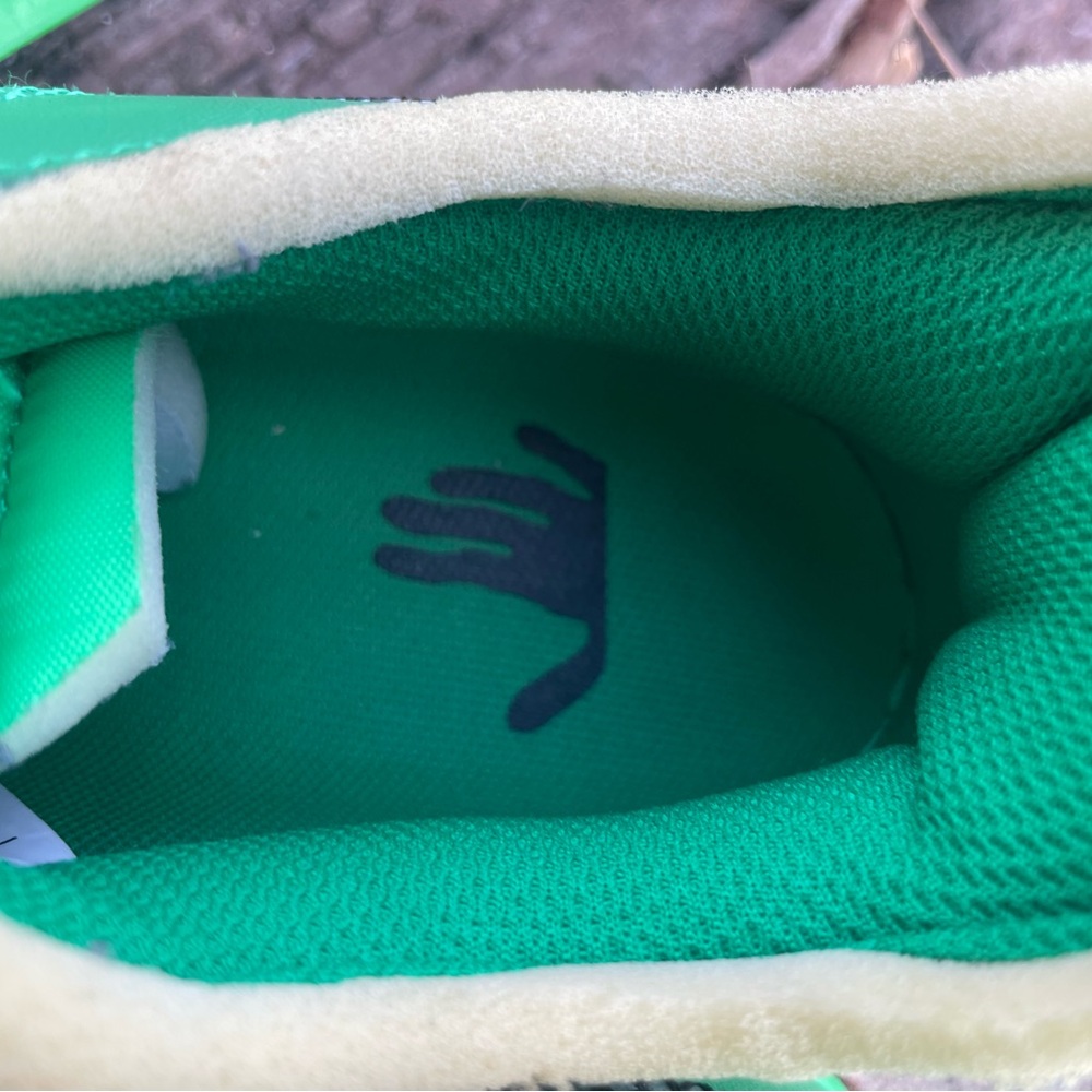 Green 
Nike off white - Picture 4 of 7